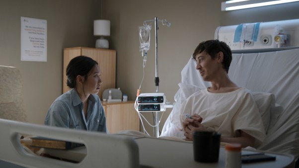 Jess Hong (left) as Jin Cheng and Alex Sharp (right) as Will Downing in 3 Body Problem.
